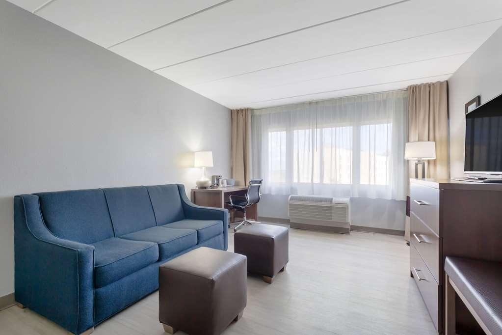 Clarion Hotel & Suites BWI Airport North Балтимор Номер фото