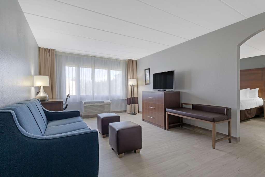 Clarion Hotel & Suites BWI Airport North Балтимор Номер фото