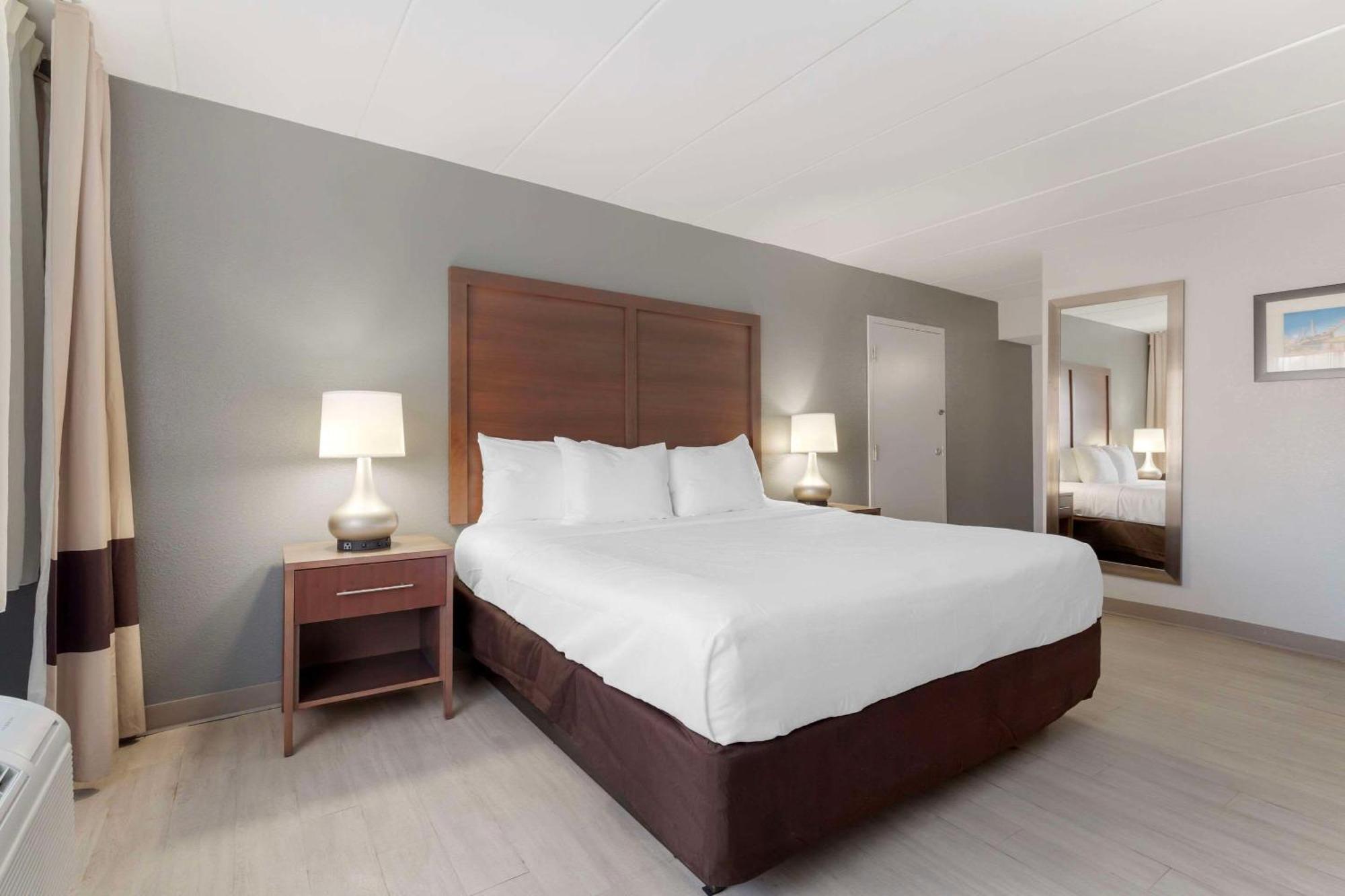 Clarion Hotel & Suites BWI Airport North Балтимор Экстерьер фото