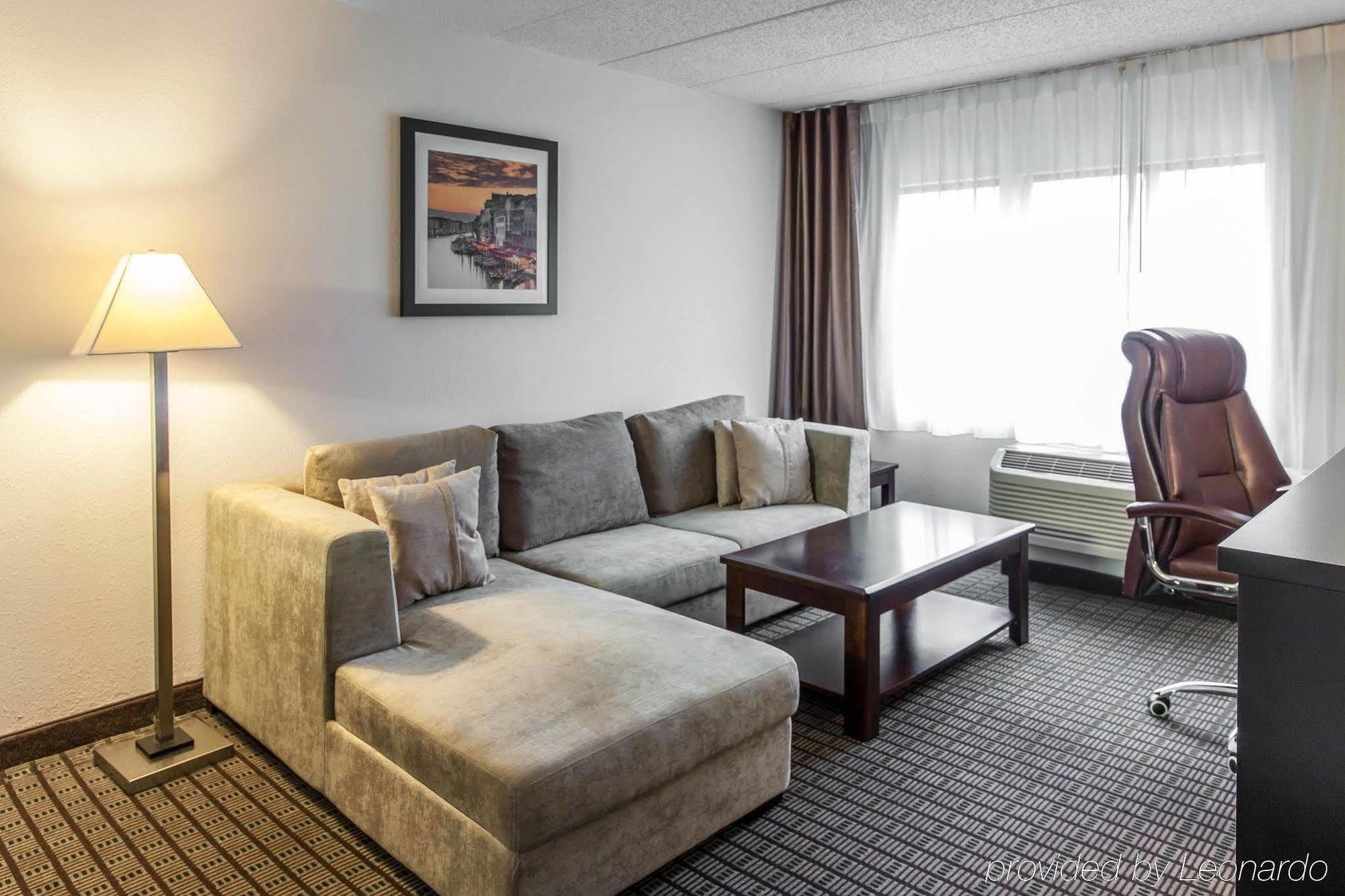 Clarion Hotel & Suites BWI Airport North Балтимор Экстерьер фото